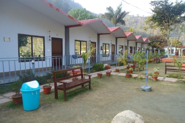 Riverside AC Cottage in Rishikesh