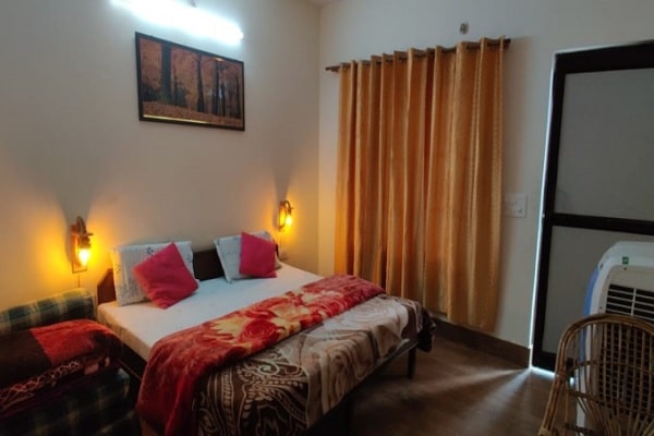 Riverside AC Cottage in Rishikesh