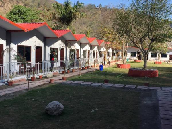 Riverside AC Cottage in Rishikesh