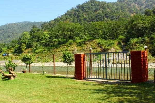 Riverside AC Cottage in Rishikesh