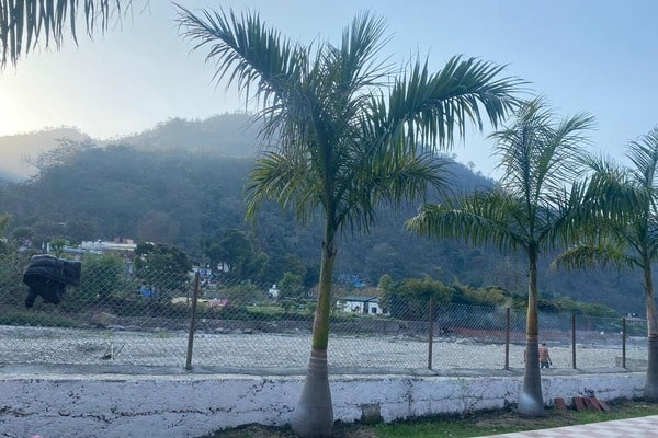 Riverside AC Cottage in Ghattu Ghat with Swimming Pool