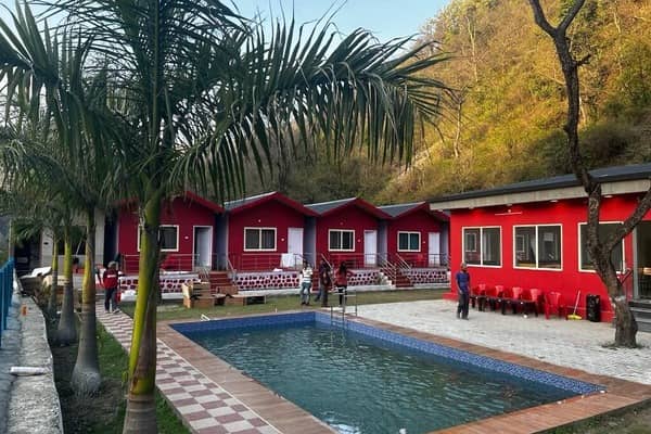 Riverside AC Cottage in Ghattu Ghat with Swimming Pool